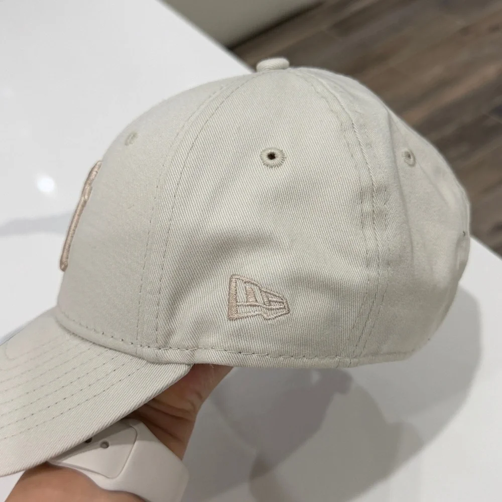 New Era Women Beige NY Yankees Cap with Metallic Embroidered Logo